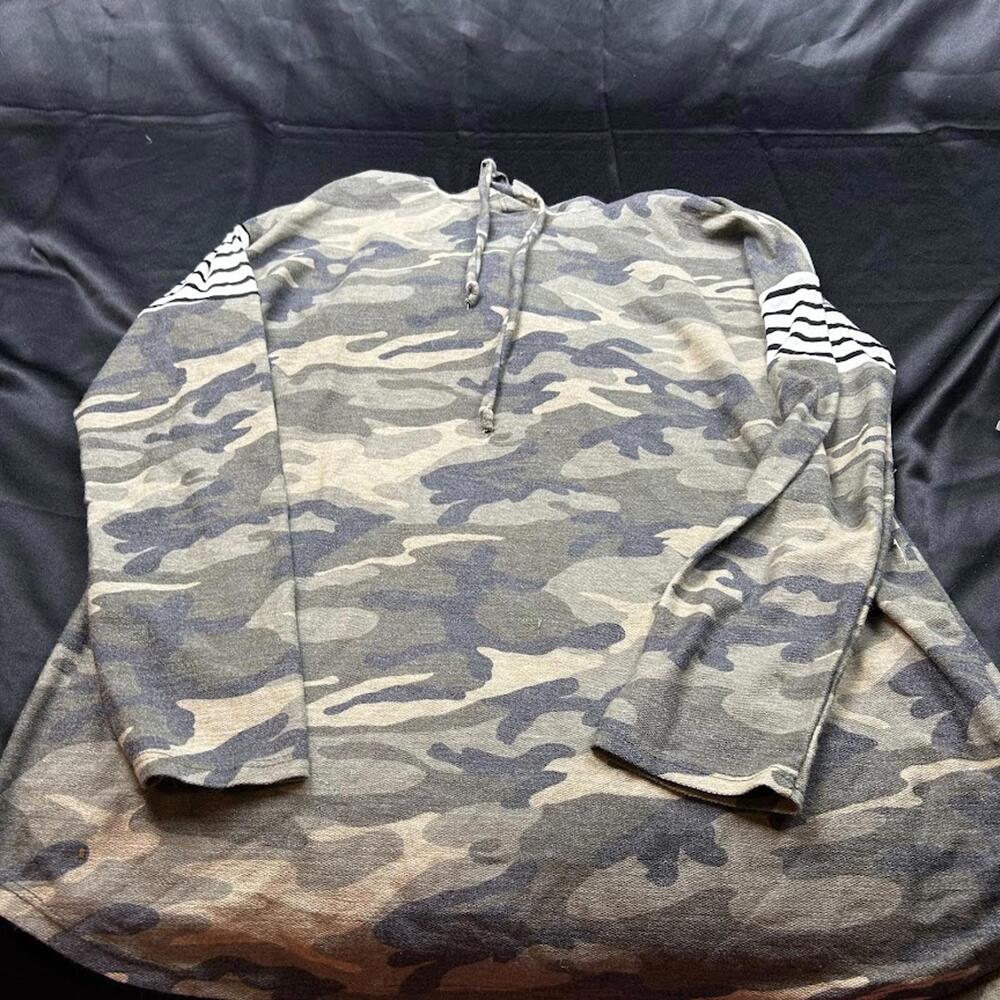 Heimish USA Women’s Camo Hoodie Long Sleeve Shirt Size‎ L Striped Top